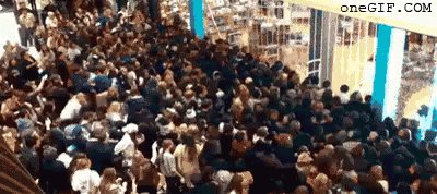 Gente Entrando A Tienda GIF