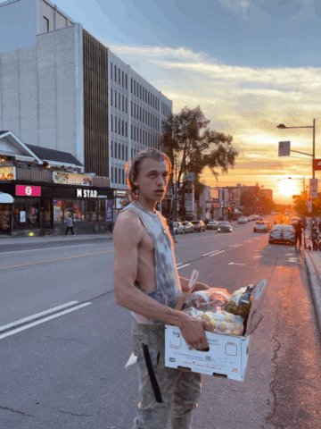 Is this considered tits out? Catch me at the market half naked this summer w/ @edwardterrant 😎 https://t<a href="/tag/newprofilepic"class="tags"><span>#newprofilepic</span></a>