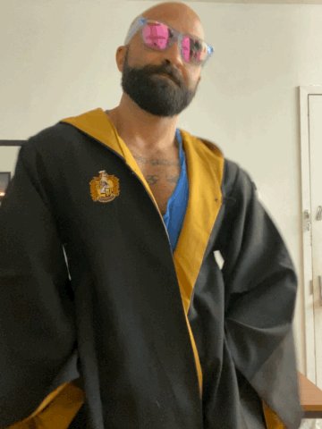 Thank you Stephen for the new robes   #hufflepuff https://t.co/7dcEbPyW18