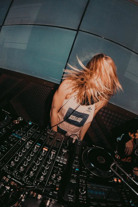 FRIDAYS ARE FOR THE GIRLS. https://t.co/47TefD3Jy9