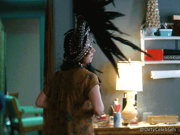 Alison Brie nude gif from GLOW S03E03 (1 of 2) ️ https://t.co