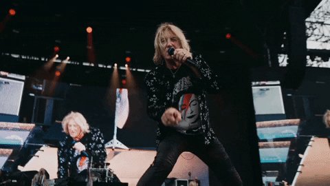 Happy Birthday Joe Elliott! 60 looks good on you. 