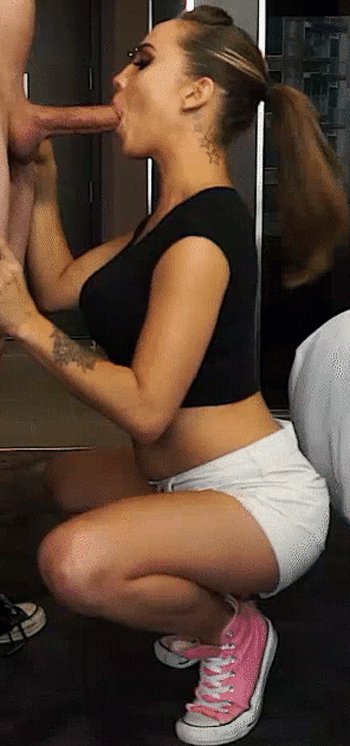 Hiddencam oral gym slut