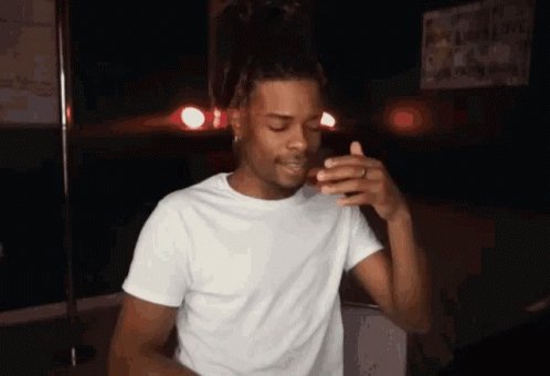 The damn ghettoo RT @QueenBandit: Ceaser sending this girl money and he aint even paid his rent. Whew chile!
#BeforeThe90Days #90DayFiance