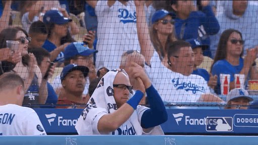TIE GAME! @matt_beatybu with a two-out RBI single in the fifth! #Dodgers, Braves tied at 2.