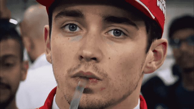 Less than 20 laps to go and Leclerc is holding onto that top spot...#ItalianGP LIVE: http://bbc.in/2lIFYys #bbcf1
