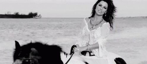 Happy birthday to the QUEEN! Shania Twain is 54 today! 