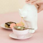 猫の伸びをする仕草がそのままティーポットに!猫好きにはたまらないグッズ!