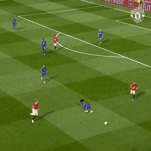 ...Or going in with everything you've got — a bit like @McTominay10 💥
#MUFC #MondayMotivation https://twitter.com/ManUtd/status/1173505616003792897 …