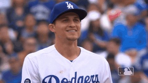 SEAGER! A double by Seager brings Muncy and Hernández home! #Dodgers lead the #Rays 4-2 in the bottom of the 7th.