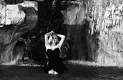 Happy Sunday! Happy birthday Anita Ekberg! Starting off the day with LA DOLCE VITA (1960). 