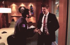 “Santa in the Slush”, beyond the kiss, is Brennan's way to get a moment with the family she hasn't seen in years before #Bones' Pilot, with Booth & Parker (who left on his own to spend the day with his father) bringing the last piece of the🎄puzzle, that's also Bren's gift.