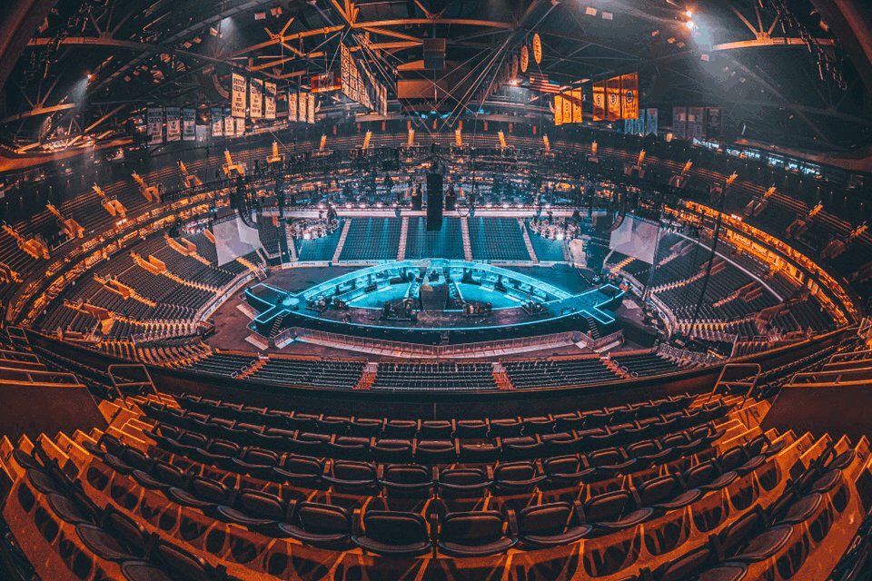 Boston! Ready to fill up the @TDGarden tonight!!! #CryPrettyTour360 🎶
