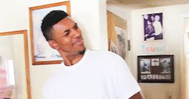 my daughter called me in her room to play hair salon and i came and she gonna say sit and wait bc there’s 4 ppl in front of me