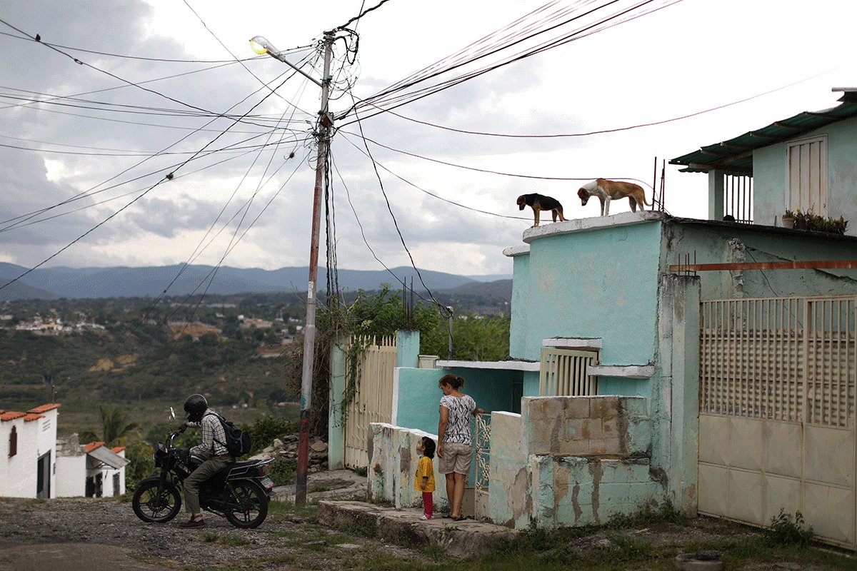 An elite police force spreads terror in the barrios of Venezuela: A four-month @specialreports investigation finds stark contrasts between police accounts of young men’s deaths and dozens of eyewitness accounts and video footage https://reut.rs/2qTvVJs