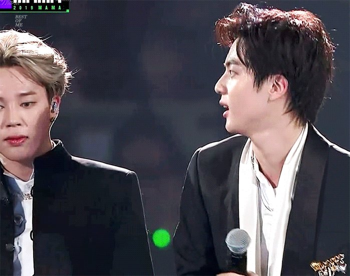 creo que seokjin estaba un poco asustado por lo que dijo en su discurso pero después se ves a nam como aplaudía para él suspiró con alivio... debió sentirse tranquilo y que tenía quienes lo respaldaban