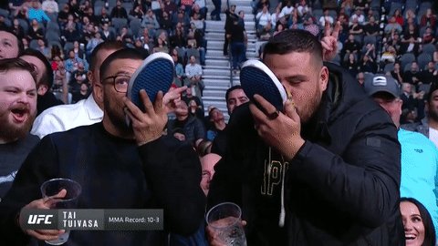 Those...might not be his shoes. ๐ณ
Cheers? @BamBamTuivasa @CubSwanson #UFC245