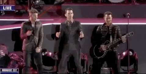 Looking a bit warmer in Miami, @jonasbrothers! Thanks for partying with us on #RockinEve. 🕺🍭