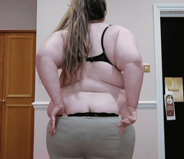 Nicki he love this fat ass