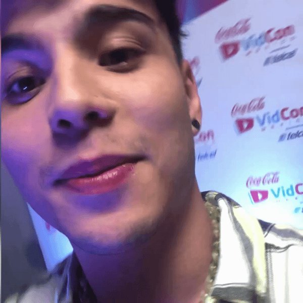 ¡Feliz feliz feliz cumpleaños @villalobossebas ! Que los 24 sean otro año de éxitos, amor, dulzura, de alcanzar más sueños y de seguirla rompiendo en los escenarios... ¡Y nos vemos muy pronto en VidCon México! 😍