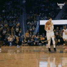 📊| Zach LaVine até agora no mês de janeiro:
• Com média de 30.6 Pontos por Jogo.
• Com média de 50% de arremessos convertidos.
📌| Vote no nosso camisa 8 para o All-Star Game: http://bit.ly/VoteBulls
#NBAAllStar | #BullsNation