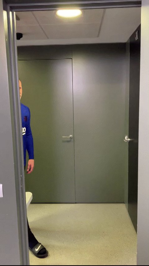 1⃣ Getafe maçındaki 69 pası ile @mterstegen1, La Liga'da (2005/06'dan bu yana) bir maçta en çok pas yapan kaleci oldu.
Orta saha oynar mı? 😎