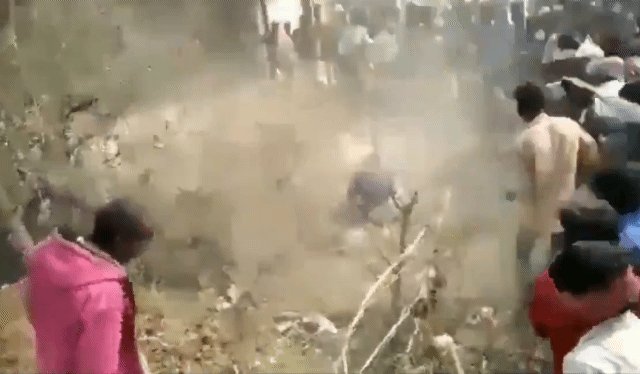 Slaughtering of innocent muslims continues while the world community take a nap.Decisive moment for those who are suffering at the hand of fascist run regime where extremists Hindus seek out and kill. #DelhiViolance#india_end_here#India
