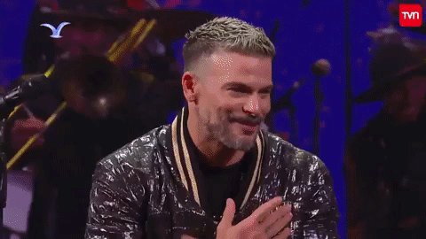 ¡No lo puede creer! 🤩 @pedrocapo se llevó la Gaviota de Oro en #Viña2020 ✨👏👏
El Festival de #ViñaxTVN ➡ http://TVN.cl/envivo