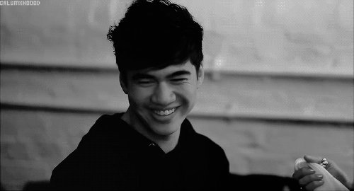 Day 6: Calum Gif By far this one I love his smile#iHeartAwards #BestCoverSong #DancingWithAStranger @5SOS