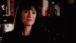 \"Happy birthday para nossa querida Paget Brewster hoje faz 51 anos 
Felicidades a ela\" 