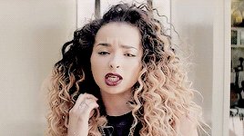 Happy birthday to Ella Eyre ( 