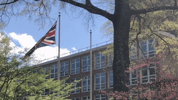 In 2018, the @foreignoffice committed to removing all Avoidable Single Use Plastics from its nearly 300 posts around the world by the end of 2020.
On the 50th anniversary of #EarthDay, I am proud to announce that @UKinUSA has reached this milestone 9 months ahead of schedule.
1/ https://t.co/GfkyJ8TDb2