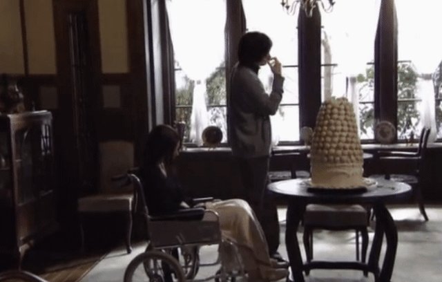 もつれら 銭ゲバのドラマなかなか良い 特に富の象徴としてを子供心に刻まれたマカロンを金持ちになってからマカロンタワーにしてぶち壊すシーン 10万円給付金が入ったらやってみたいことno 1
