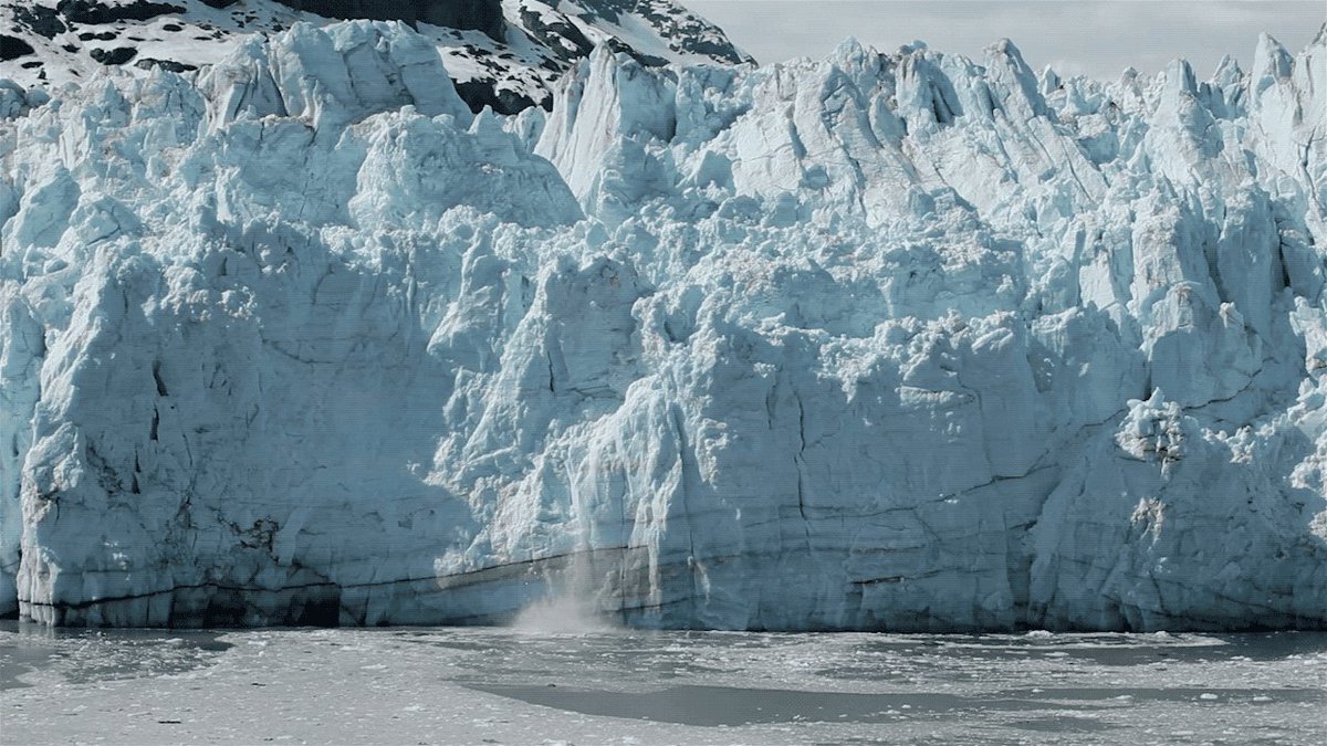 Glacier calving 