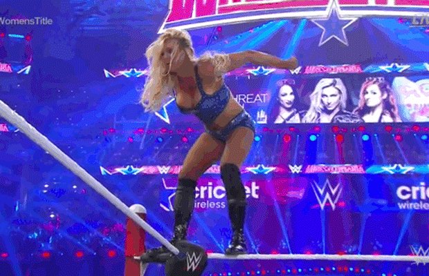 Se marca un antes y un después en la división femenina de la WWE, aquí desaparecieron las Divas y nacieron las leyendas. El cambio es radical #WWEenGol #Wrestlemania32 https://t.co/oDMcnO1I0Q