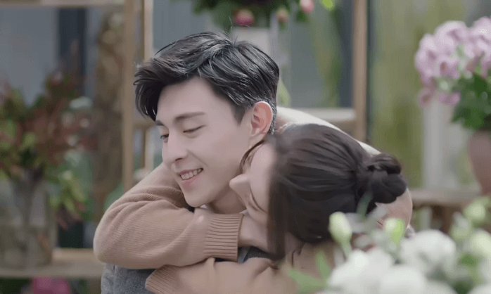 영.. 영업을 할게요! 드라마 하나 잡았다 대륙 미남에 인생 조져지고 있는 여러 여자들이 있습니다! 등륜, 디리러바 주연의 일천령일야 라는 드라마...