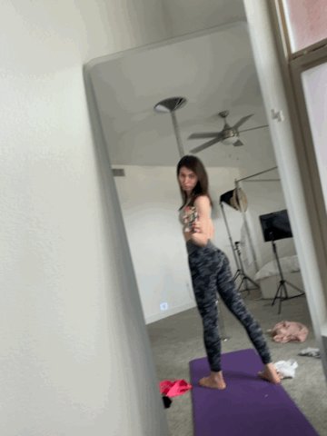 Do these leggihba make my Achilles&rsquo; tendon look rip ass fuck? https://t.co/P5kn2U5OUt