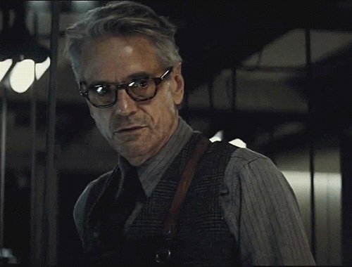 Happy birthday Alfred aka Jeremy Irons ! 