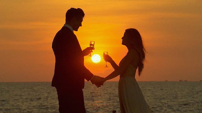 The Bachelor - The Greatest Seasons – Ever - Discussion - Page 27 EbulekqVAAA8Ft_