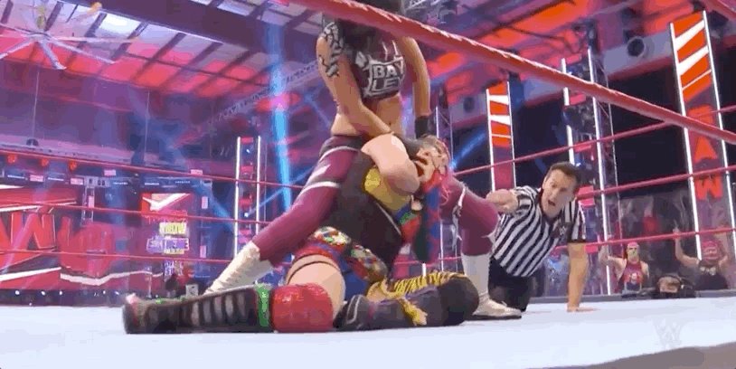 .@itsBayleyWWE looking to ground @WWEAsuka in our main event! #WWERaw #MustBeMonday https://t.co/g0RXHp3mqk