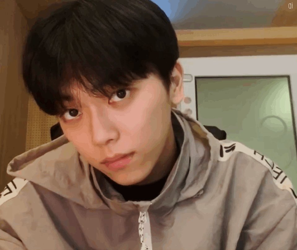 ai on Twitter: "💬 Your bare face looks good. 🐈 Thank you. 💬 Are you bare  faced? 🐈 Yes I am. Aside from schedules, I'm always bare faced. #온앤오프 #ONF  @WM_ONOFF… https://t.co/e4sufRmbjw"