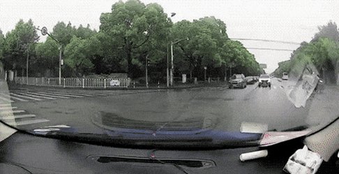 ドラレコに映ってた悲惨な事故現場の瞬間？？かと思いきや「これ絶対恋が始まるだろ…」っていう奇跡の事故現場だった。