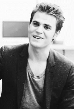 Hoje é o aniversário do Paul Wesley!!! happy bday  