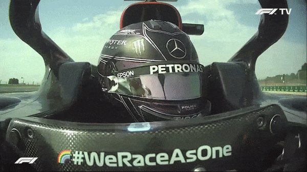 Algo de lo que no se vio en la transmisión.
Hamilton felicitando y hasta aplaudiendo a Verstappen en la vuelta de enfriamiento.
https://t.co/u2IuM3lQv3