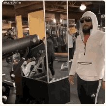 @BakedHolloway Shoutout to @bullyb170 being active and interactive on #MMATwitter. Plus he is an awesome fighter. https://t.co/OH58TzRYUu