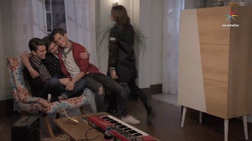 Abrazo Amigos GIF