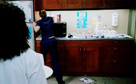 Gif of Meredith Grey swipin...