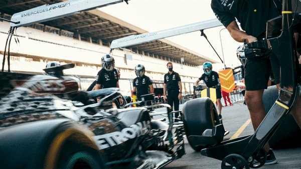Hey Team. We made this GIF of a pit stop. We think it's cool. Hope you like it. π https://t.co/I07SV9uKfP