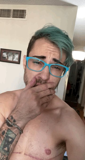 Let me see those dick pics ?
#birthdayboy #gay #ftm https://t.co/Gq0HUdHQ6r