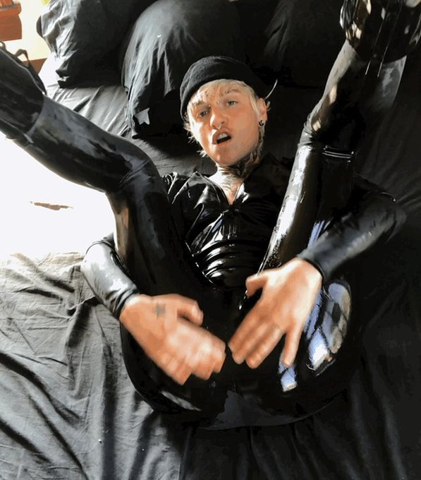 Would you let this latex cat-burglar play with your family jewels? 
??? https://t.co/oX9aNX1E8V https://t